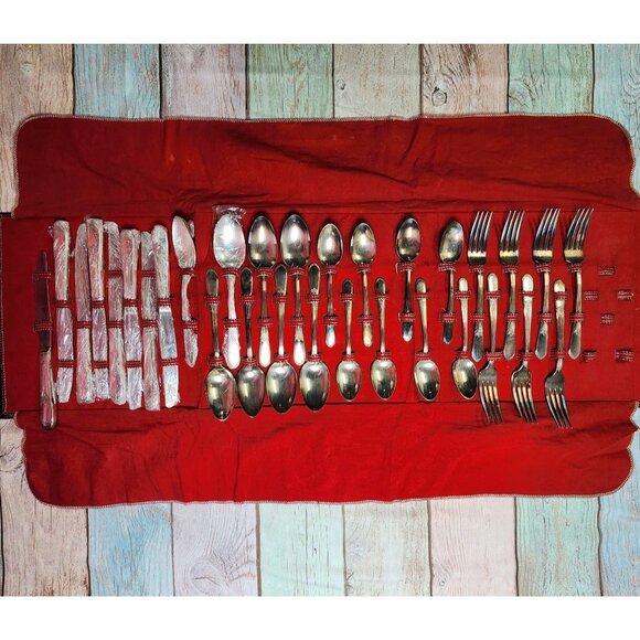 31Pc Wm Rogers Mary Lou Devonshire Silverplate Flatware Set Intl Silver w/ Case - Picture 1 of 13
